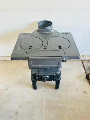 ADORABLE SMALLER ANTIQUE WOOD BURNING STOVE