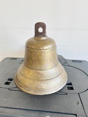 ANTIQUE BRASS BELL COULD HAVE BEEN FOR A SHIP/RAILROAD OR SCHOOLHOUSE