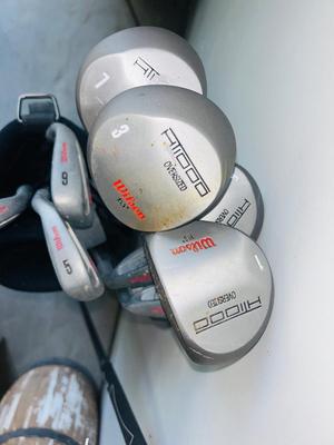FULL SET OF WILSON GOLF CLUBS IN BAG WITH BALLS & TEES A ND A BONUS CALLAWAY TITAN 10° BIG BERTHA WAR BIRD DRIVER