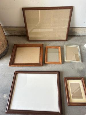 A VARIETY OF DIFFERENT SIZED WOODEN FRAMES