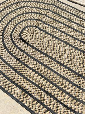NICE 5’x8’ OVAL SHAPED OUTDOOR RUG