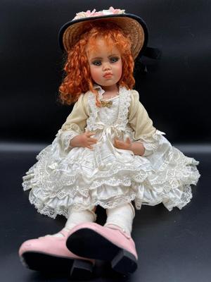 "Nellie" Jan McLean - Signed #725/3500 - 21" tall - 2001 Design Limited Edition