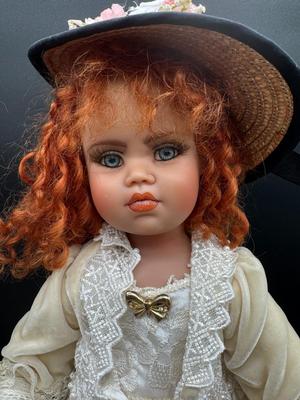 "Nellie" Jan McLean - Signed #725/3500 - 21" tall - 2001 Design Limited Edition