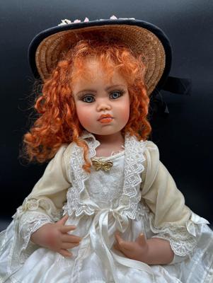 "Nellie" Jan McLean - Signed #725/3500 - 21" tall - 2001 Design Limited Edition