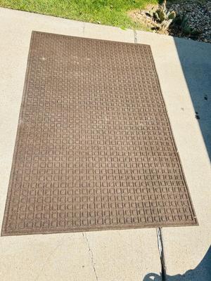 48” x 72” INDUSTRIAL STYLE OUTDOOR or GARAGE RUBBER BACKED AREA RUG