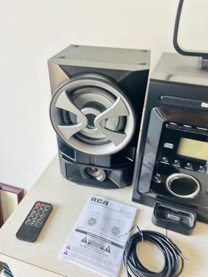 RCA 1st GEN IPOD DOCKING STEREO