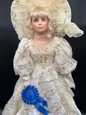 DOTY BLUE RIBBON Winner Awarded by Dollreader Magazine - Rustie #763-1500 -