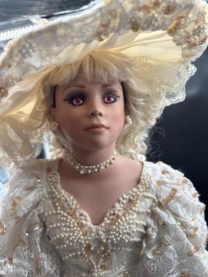 DOTY BLUE RIBBON Winner Awarded by Dollreader Magazine - Rustie #763-1500 -