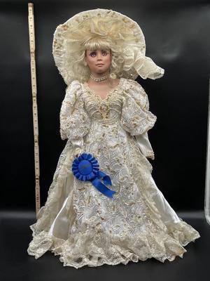 DOTY BLUE RIBBON Winner Awarded by Dollreader Magazine - Rustie #763-1500 -