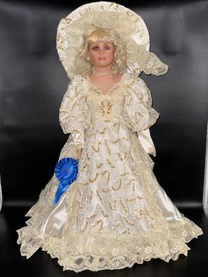 DOTY BLUE RIBBON Winner Awarded by Dollreader Magazine - Rustie #763-1500 -