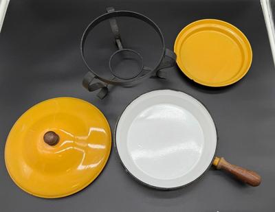 Gold Descoware Porcelain Fondue Pot 1960-1970