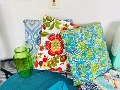 OUTDOOR. PILLOWS, TABLE RUNNER, PLACEMATS, AMERICAN FLAG, UMBRELLA AND MORE