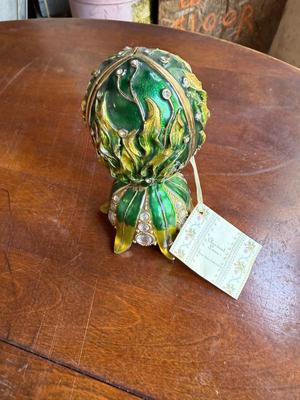 Sale Photo Thumbnail #188: Egg opens and music plays. So pretty.
