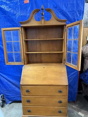 Sale Photo Thumbnail #210: This is for the nicest little desk. It is made out of maple. It’s dovetailed. It’s in very good condition and it has a key to lock. The measurements are on the pictures.