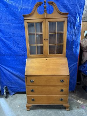 Sale Photo Thumbnail #216: This is for the nicest little desk. It is made out of maple. It’s dovetailed. It’s in very good condition and it has a key to lock. The measurements are on the pictures.