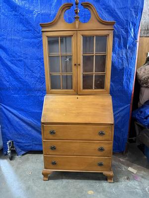 Sale Photo Thumbnail #209: This is for the nicest little desk. It is made out of maple. It’s dovetailed. It’s in very good condition and it has a key to lock. The measurements are on the pictures.