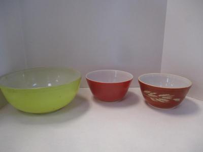 Vintage Pyrex Autumn Harvest Wheat Design Bowl & Vintage Pyrex Mixing Bowls