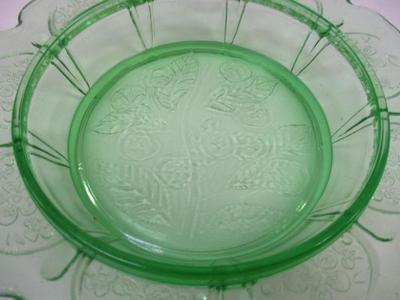 Measure Vintage Jeanette Cherry Blossom Green Round Covered Butter Dish