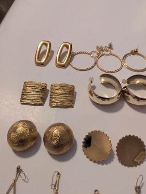 Costume Jewelry Earrings #26