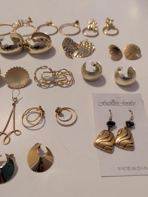 Costume Jewelry Earrings #26
