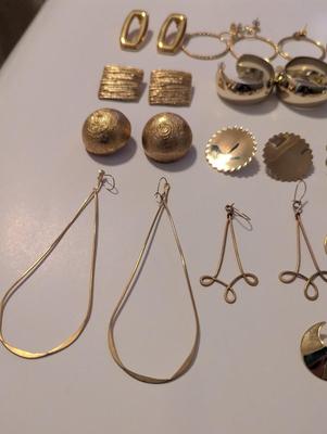 Costume Jewelry Earrings #26
