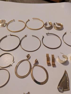 Costume Jewelry Earrings #28