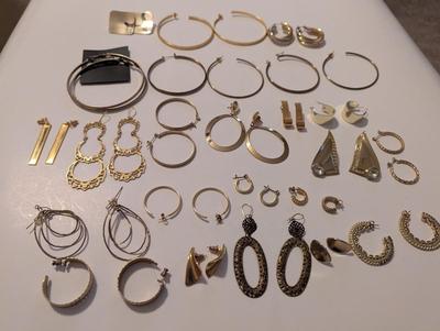 Costume Jewelry Earrings #28