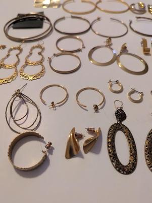 Costume Jewelry Earrings #28