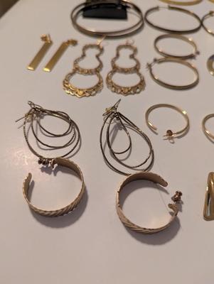 Costume Jewelry Earrings #28
