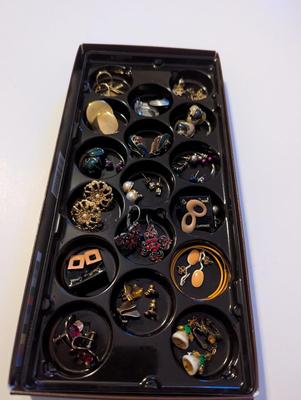 Costume Jewelry Earrings #29