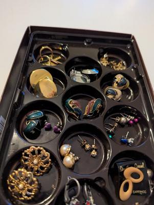 Costume Jewelry Earrings #29