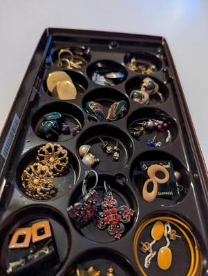 Costume Jewelry Earrings #29