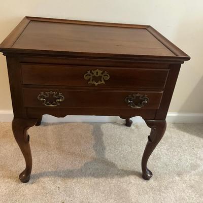 843 Vintage Queenanne Style Single Drawer Side Table