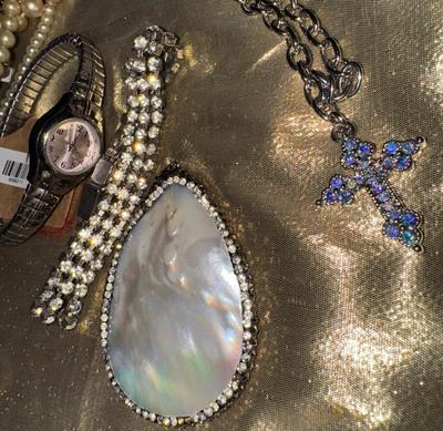 22 Vintage Jewelry Pieces