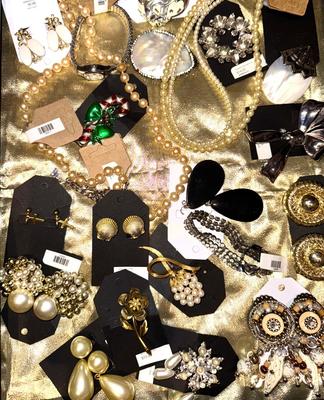 22 Vintage Jewelry Pieces