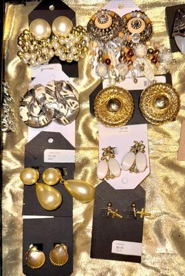 22 Vintage Jewelry Pieces