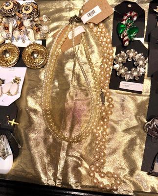 22 Vintage Jewelry Pieces