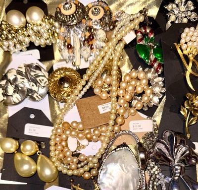 22 Vintage Jewelry Pieces