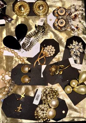 22 Vintage Jewelry Pieces