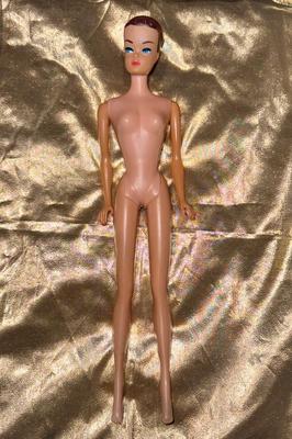 Original Vintage 1963 Fashion Queen Barbie - Pristine Makeup