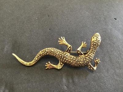 Gold Tone Lizard Pin