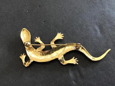 Gold Tone Lizard Pin
