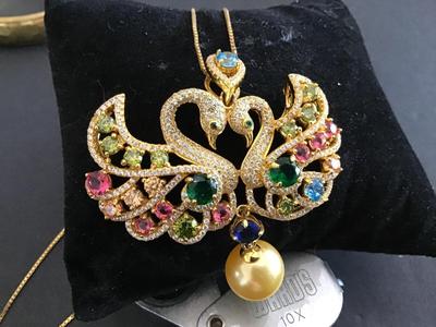 Gorgeous Swan Necklace. Plated