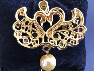 Gorgeous Swan Necklace. Plated