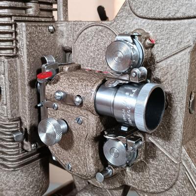 LOT 5: Keystone 1950s K-68 Commander 8mm Projector