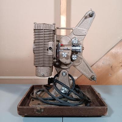 LOT 5: Keystone 1950s K-68 Commander 8mm Projector