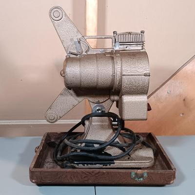 LOT 5: Keystone 1950s K-68 Commander 8mm Projector