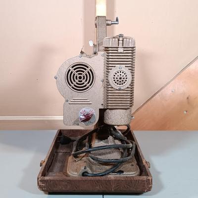LOT 5: Keystone 1950s K-68 Commander 8mm Projector