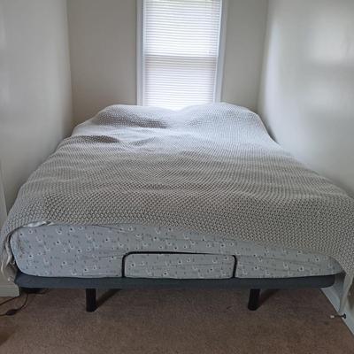 LOT 20: MattressFirm Signature Adjustable Queen Size Bed Frame Model 143807P