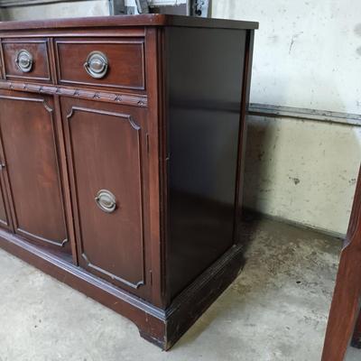 LOT 113: Bernhardt Furniture Co. Buffet Sideboard
